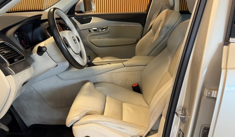 
								Volvo XC90 D5 233 ch | Polestar | Cuir | Panoramique | Crochet | Excellent état full									