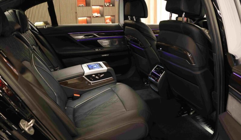 
								BMW 740Le xDrive 371 ch | HUD | ACC | Soft Close | Panoramique | Massage | Harman Kardon | Night Vision full									