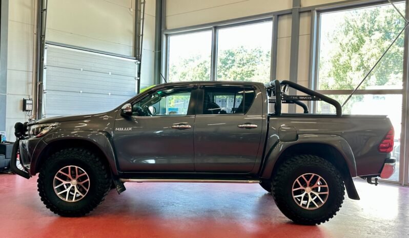 
								Toyota Hilux Arctic Trucks AT37 2018 full									