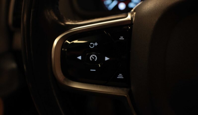 
								Volvo XC90 T8 AWD Inscription | 7 Places | Cuir | Air | B&W | ACC | Pano | Crochet full									