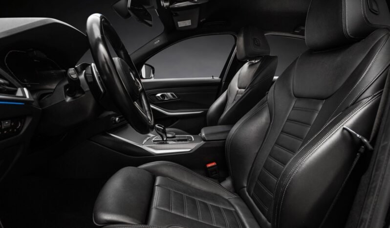 
								BMW 330e Berline xDrive M Sport / 292 ch / ACC / Affichage tête haute / Commande gestuelle / Cuir Vernasca / Laser / H-Fasten full									