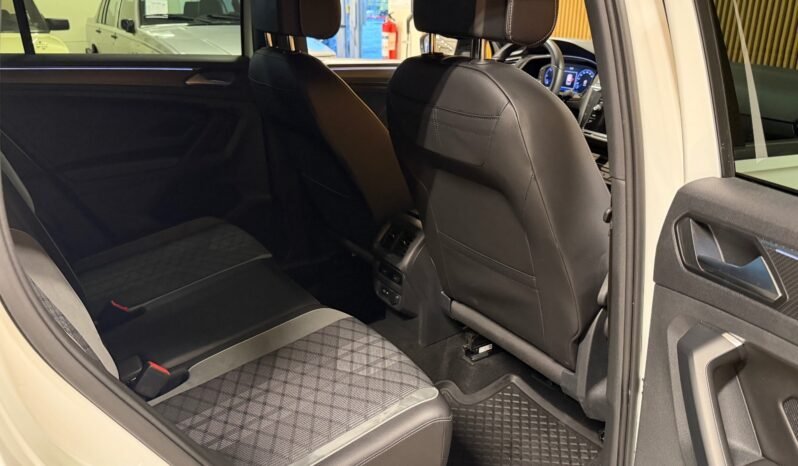 
								Volkswagen Tiguan R-Line 2.0 TDI 200 ch | 4MOTION | DSG | ACC | Caméra | Navigation | Origine Norvégienne full									