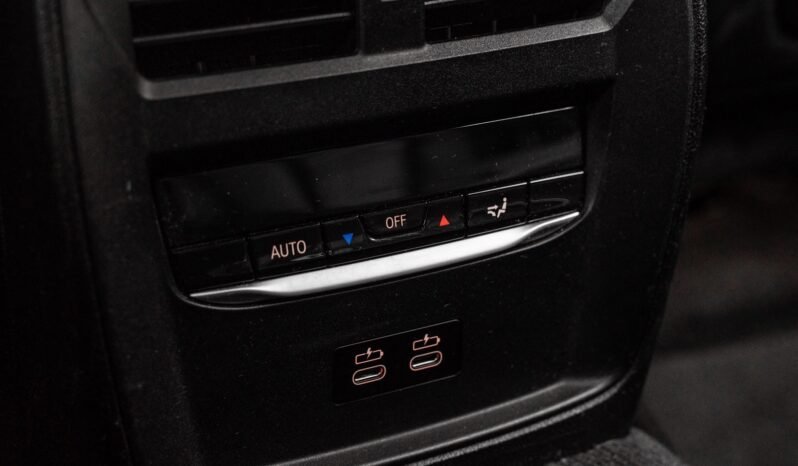 
								BMW 330e Berline xDrive M Sport / 292 ch / ACC / Affichage tête haute / Commande gestuelle / Cuir Vernasca / Laser / H-Fasten full									