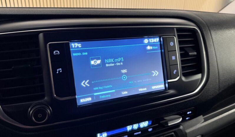 
								Peugeot Expert 2.0 BlueHDi 177 ch, millésime 2019, affichant 140 000 km. full									
