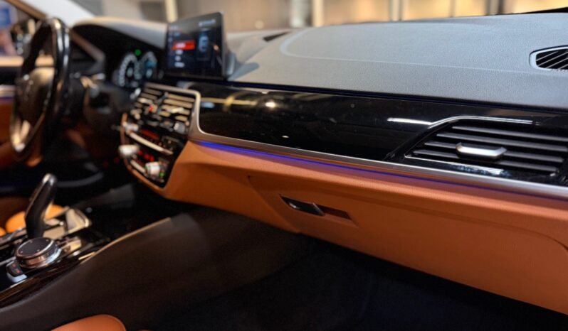 
								BMW 530e SPORT LINE – 360° – HARMAN KARDON – CUIR – TOIT OUVRANT – DIRECTION ARRIÈRE full									