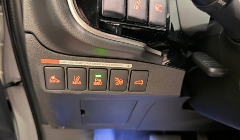 
								Mitsubishi Outlander PHEV INSTYLE+ 4×4 full									