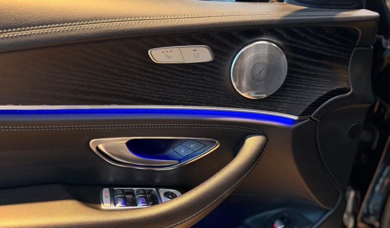 
								Mercedes-Benz E 350 e 2x AMG — 299 ch — 2018 full									