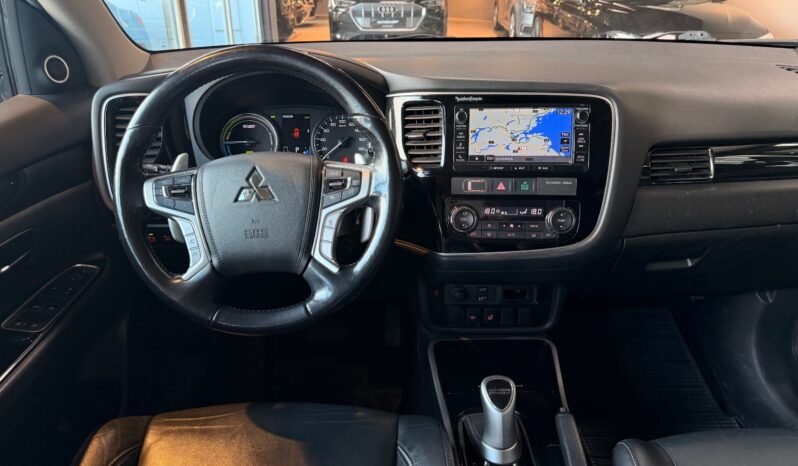 
								Mitsubishi Outlander Instyle PHEV – 360°, Caméra, Cuir, Support H, Boîte à ski full									