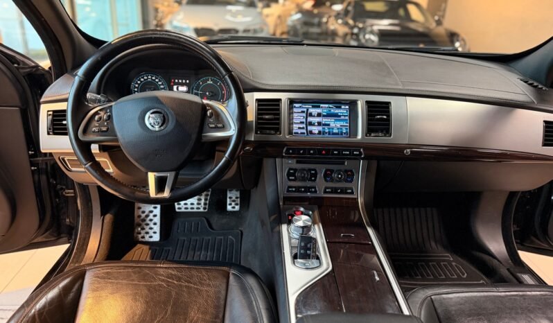 
								Jaguar XF 2.2D 200 ch Sportbrake Premium Luxury Aero, Cuir, Aero full									