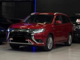 Mitsubishi Outlander 1 PROPRIÉTAIRE / PHEV / HYBRIDE / 4×4 / CONDUITE À DROITE / CAMÉRA À DROITE / NEUF UE