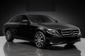 Mercedes-Benz E 300 e Berline Hybride Rechargeable 320 ch / Caméra / Éclairage d’ambiance / Pack Nuit / Jantes alliage / Automatique