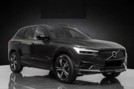 Volvo XC60 T6 Recharge AWD R-Design – ACC, Harman Kardon, VOC, Toit panoramique, Hayon électrique, Norvégien