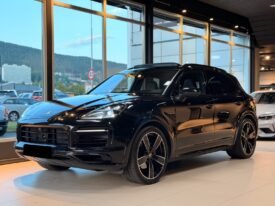 Porsche Cayenne E-Hybrid 476 ch – DESIGN SPORT – CUIR – BOSE – PANORAMIQUE – ESSIEU ARRIÈRE