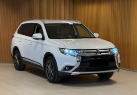 Mitsubishi Outlander 2.0 MIVEC 150 ch 4WD | 7 Places | Automatique | Cuir Beige | Caméra de Recul | Attelage