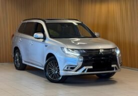 Mitsubishi Outlander PHEV Instyle+ | Cuir | Crochet | Caméra 360° | Hybride rechargeable