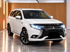 Mitsubishi Outlander PHEV INSTYLE+ 4×4