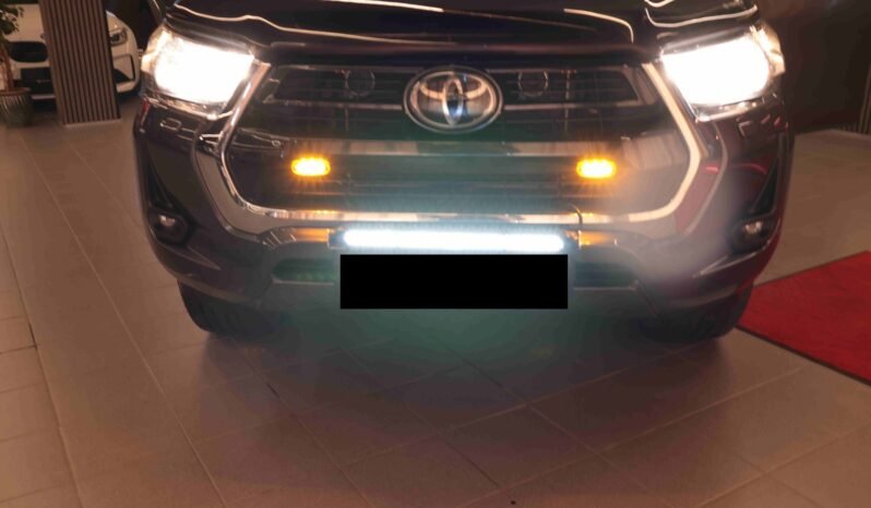 
								Toyota Hilux 2.8 D-4D 204 ch 4×4 | Automatique | Caméra de recul | Feux de travail | Attelage 3 500 kg | Garantie 10 ans full									