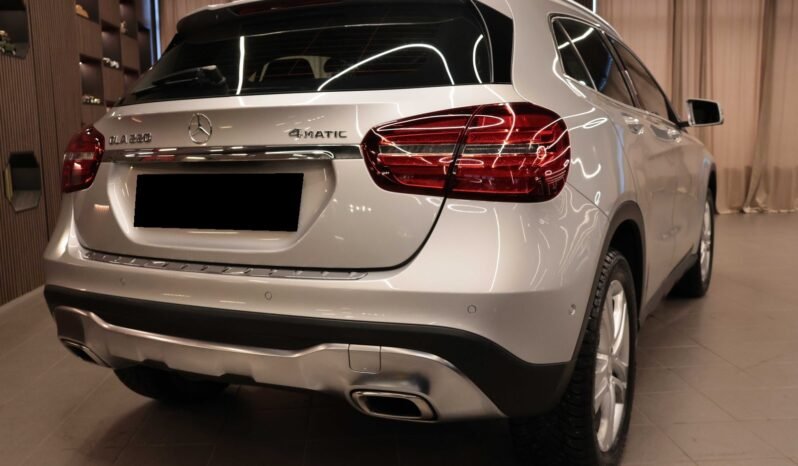 
								Mercedes-Benz GLA 220 4MATIC | 184 ch | LED | Caméra de recul | DAB | Navigation | Keyless | Crochet d’attelage full									