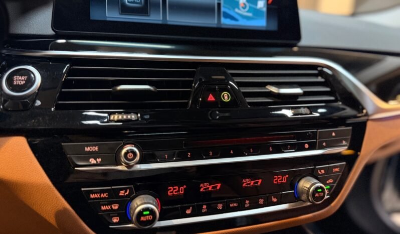 
								BMW 530e SPORT LINE – 360° – HARMAN KARDON – CUIR – TOIT OUVRANT – DIRECTION ARRIÈRE full									