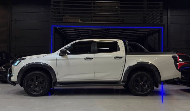 
								Isuzu D-Max Black Edition 2021 – 1.9 Diesel 163 ch – automatique full									