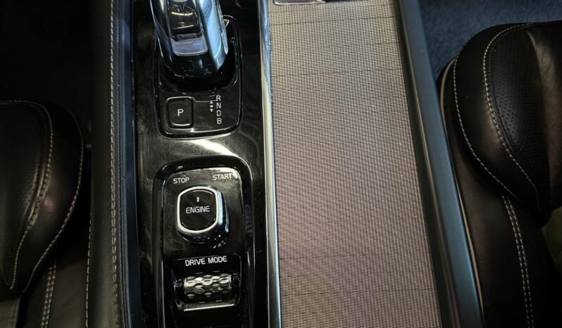 
								Volvo XC90 T8 408 ch R-Design — 2017 full									