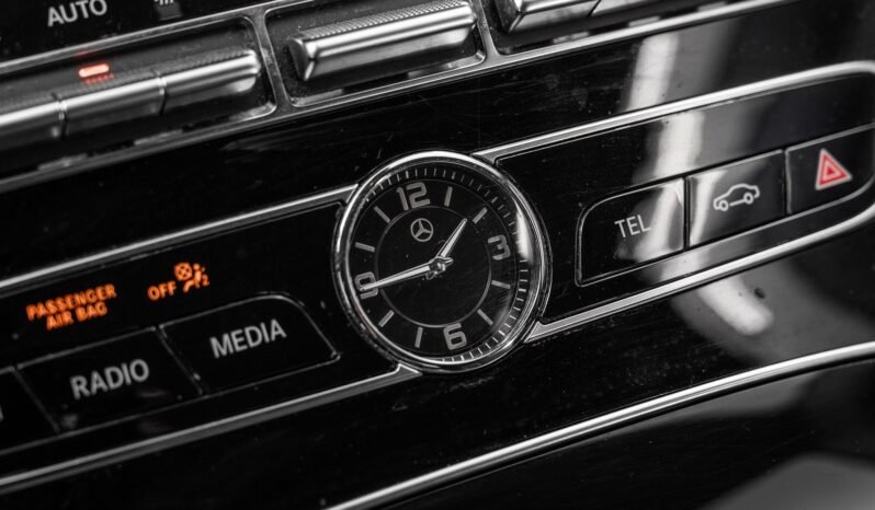 
								Mercedes-Benz E 300 e Berline Hybride Rechargeable 320 ch / Caméra / Éclairage d’ambiance / Pack Nuit / Jantes alliage / Automatique full									