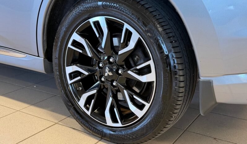 
								Mitsubishi Outlander PHEV INSTYLE+ — 2016 full									