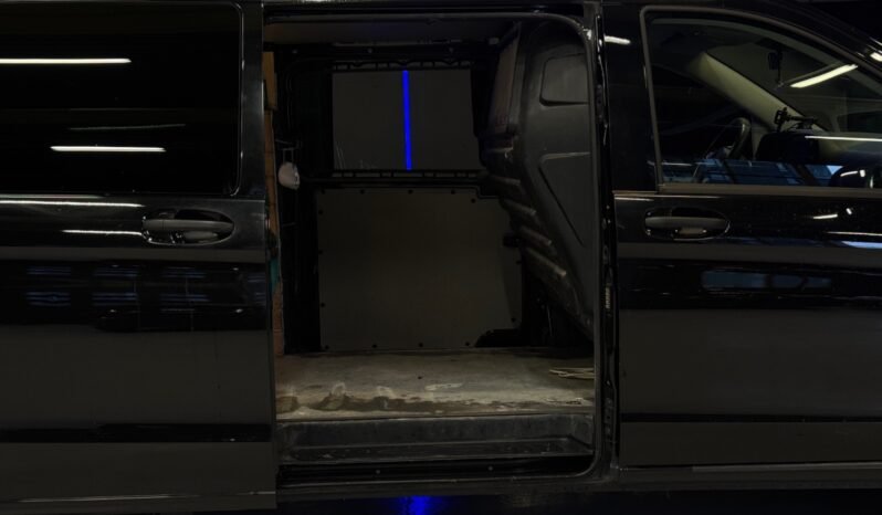 
								Mercedes-Benz Vito 119 CDI 4MATIC de 2023. full									