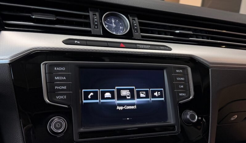 
								Volkswagen Passat GTE 272 ch Highline – Cuir/Alcantara, Toit panoramique, Attelage full									