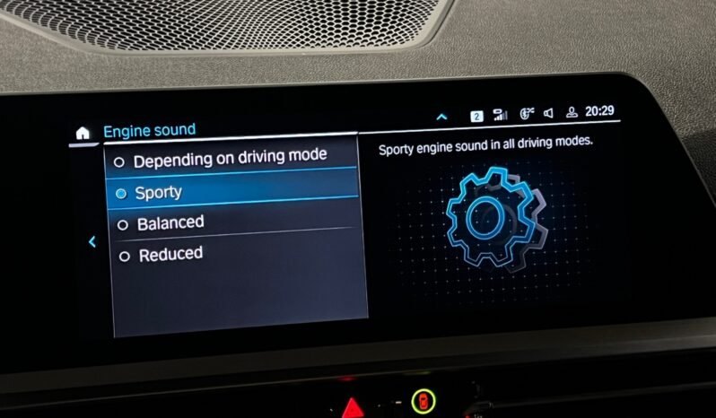 
								BMW 330e – Échappement sport – Live Cockpit – HUD – Apple CarPlay – Caméra arrière full									