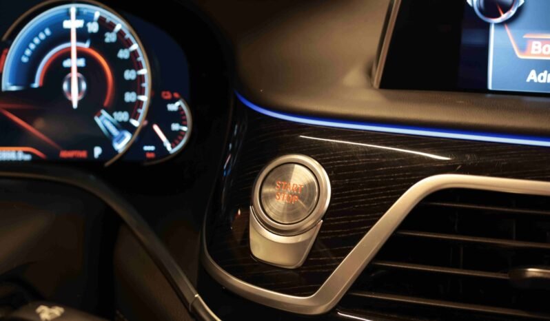 
								BMW 740Le xDrive iPerformance M Sport | HUD | ACC | Soft-Close | Pano | Laser | B&W full									