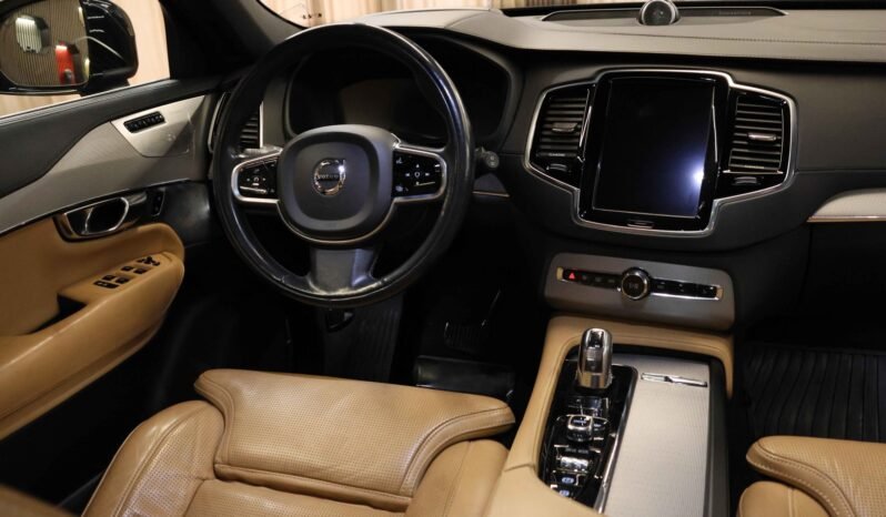 
								Volvo XC90 T8 AWD Inscription | 7 Places | Cuir | Air | B&W | ACC | Pano | Crochet full									
