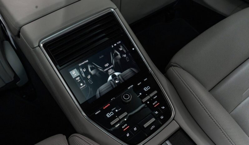 
								Porsche Panamera Turbo 550 ch | Sport Chrono | Burmester | PAW | Essieu arrière directionnel | Soft Close | Night Vision full									