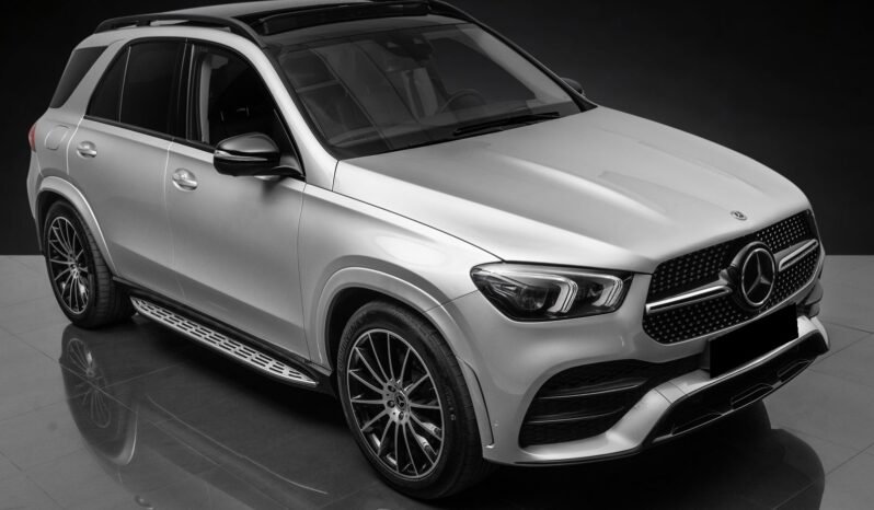
								Mercedes-Benz GLE 350 de 4MATIC AMG Line / 2x AMG / Affichage tête haute / Premium+ / Burmester / Toit panoramique / Night Package / Hybride rechargeable / Norvégien full									