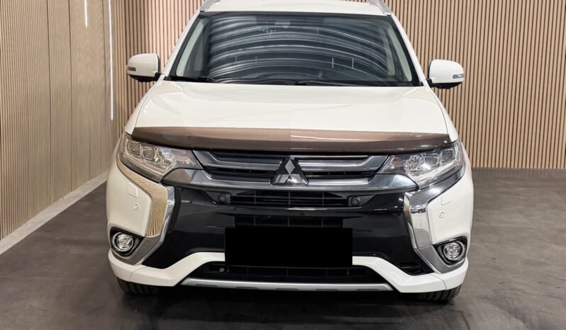 
								Mitsubishi Outlander PHEV INSTYLE+ 4×4 full									