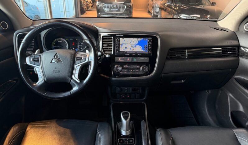 
								Mitsubishi Outlander Instyle PHEV – 360°, Caméra, Cuir, Support H, Boîte à ski full									
