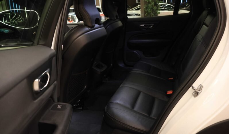 
								Volvo V60 Cross Country D4 190 ch AWD | Momentum | Automatique | Navigation | DAB+ | Chauffage | Crochet | Coffre de toit full									