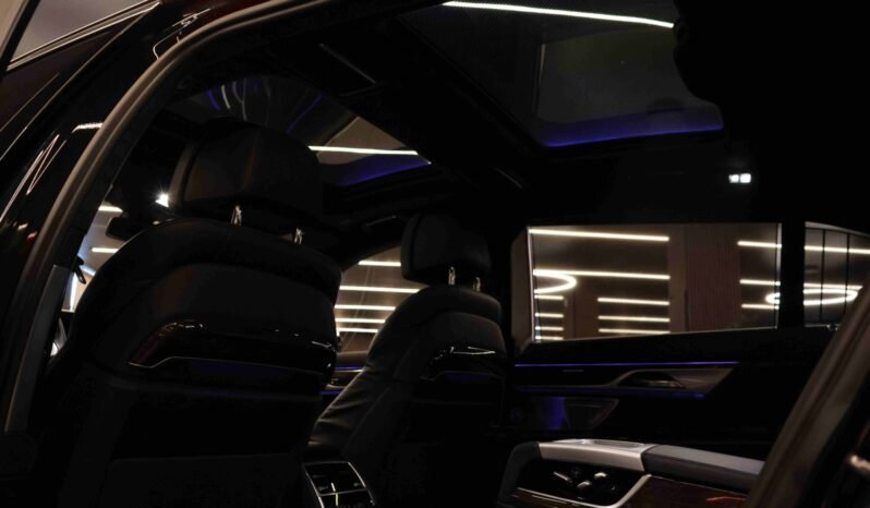 
								BMW 740Le xDrive 371 ch | HUD | ACC | Soft Close | Panoramique | Massage | Harman Kardon | Night Vision full									