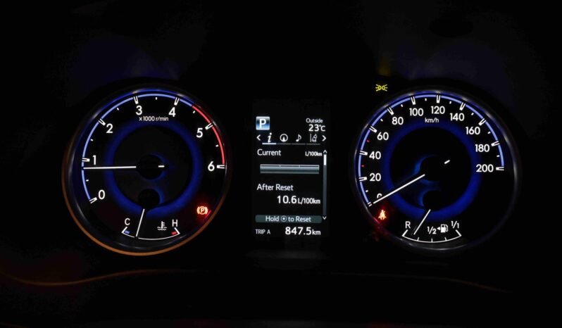 
								Toyota Hilux 2.4 D-4D 150 ch 4×4 | Double Cab | 5 places | Cuir | Caisse pour chiens | Crochet | Chauffage électrique full									