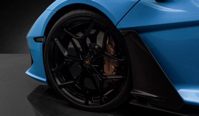 
								Lamborghini Revuelto 6.5 V12 1 015 ch – Blu Cepheus, Ad Personam, Full Carbon, Norvégien full									