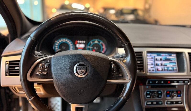 
								Jaguar XF 2.2D 200 ch Sportbrake Premium Luxury Aero, Cuir, Aero full									