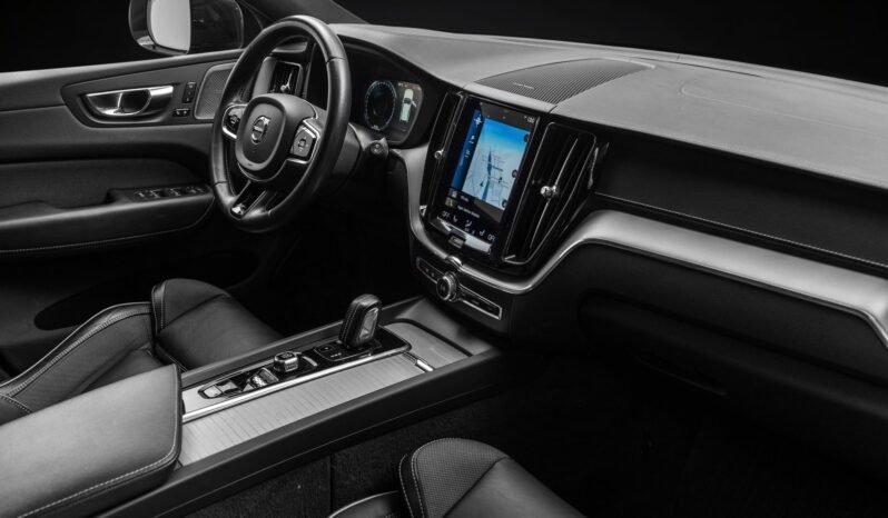 
								Volvo XC60 T6 Recharge AWD R-Design – ACC, Harman Kardon, VOC, Toit panoramique, Hayon électrique, Norvégien full									