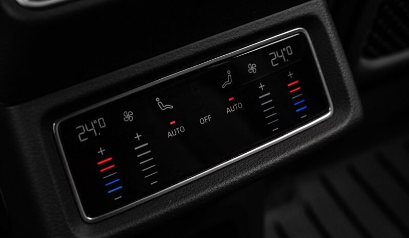 
								Audi e-tron 55 S-LINE Black Optics, B&O, ACC, 360 g, Panoramique, Matrix, Montage H full									