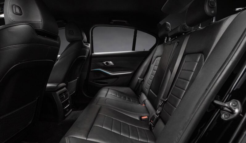 
								BMW 330e Berline xDrive M Sport / 292 ch / ACC / Affichage tête haute / Commande gestuelle / Cuir Vernasca / Laser / H-Fasten full									