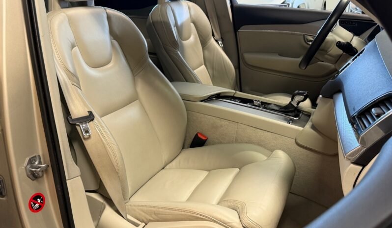 
								Volvo XC90 D5 233 ch | Polestar | Cuir | Panoramique | Crochet | Excellent état full									