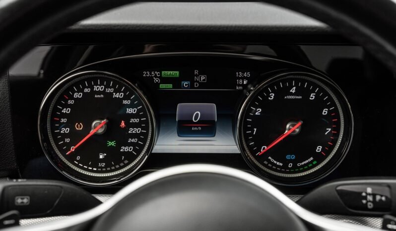 
								Mercedes-Benz E 300 e Berline Hybride Rechargeable 320 ch / Caméra / Éclairage d’ambiance / Pack Nuit / Jantes alliage / Automatique full									