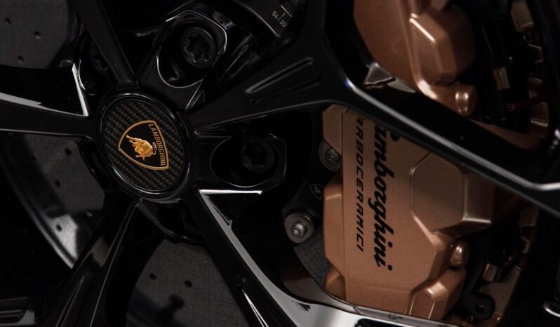 
								Lamborghini Revuelto 6.5 V12 1 015 ch – Blu Cepheus, Ad Personam, Full Carbon, Norvégien full									