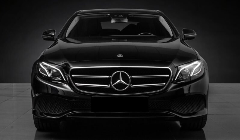 
								Mercedes-Benz E 300 e Berline Hybride Rechargeable 320 ch / Caméra / Éclairage d’ambiance / Pack Nuit / Jantes alliage / Automatique full									