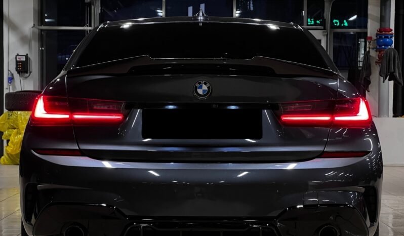 
								BMW 330e M Sport — 2020 full									