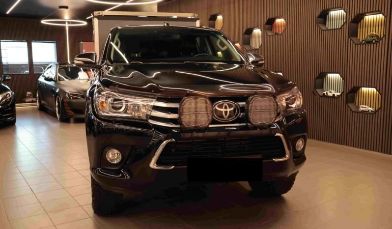 
								Toyota Hilux 2.4 D-4D 150 ch 4×4 | Double Cab | 5 places | Cuir | Caisse pour chiens | Crochet | Chauffage électrique full									